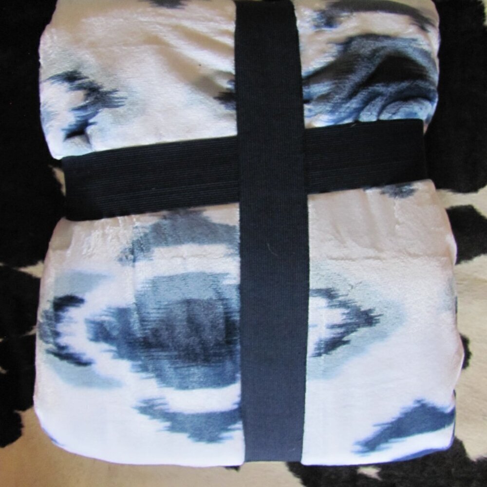 GIFT AWAY AZTEC PRINT THROW NIP - Picture 3 of 3